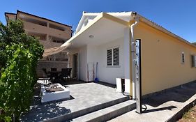 Holiday Home Branka - 80 M From Beach
